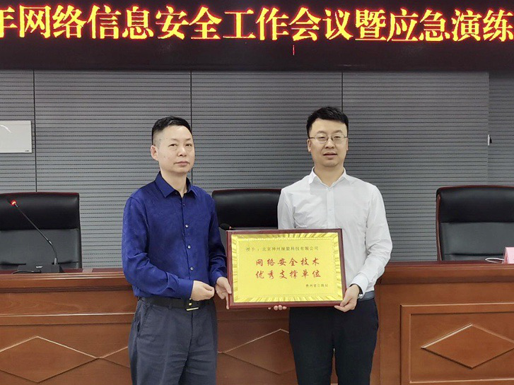 一些人站在柜台前描述已自动生成